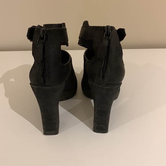 Kenneth Cole Leather platform pumps - Picture 3 of 6